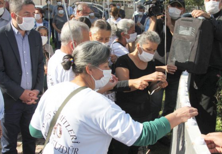 103 canımızı kaybettik. 100 ler ce canımız yaralandı.