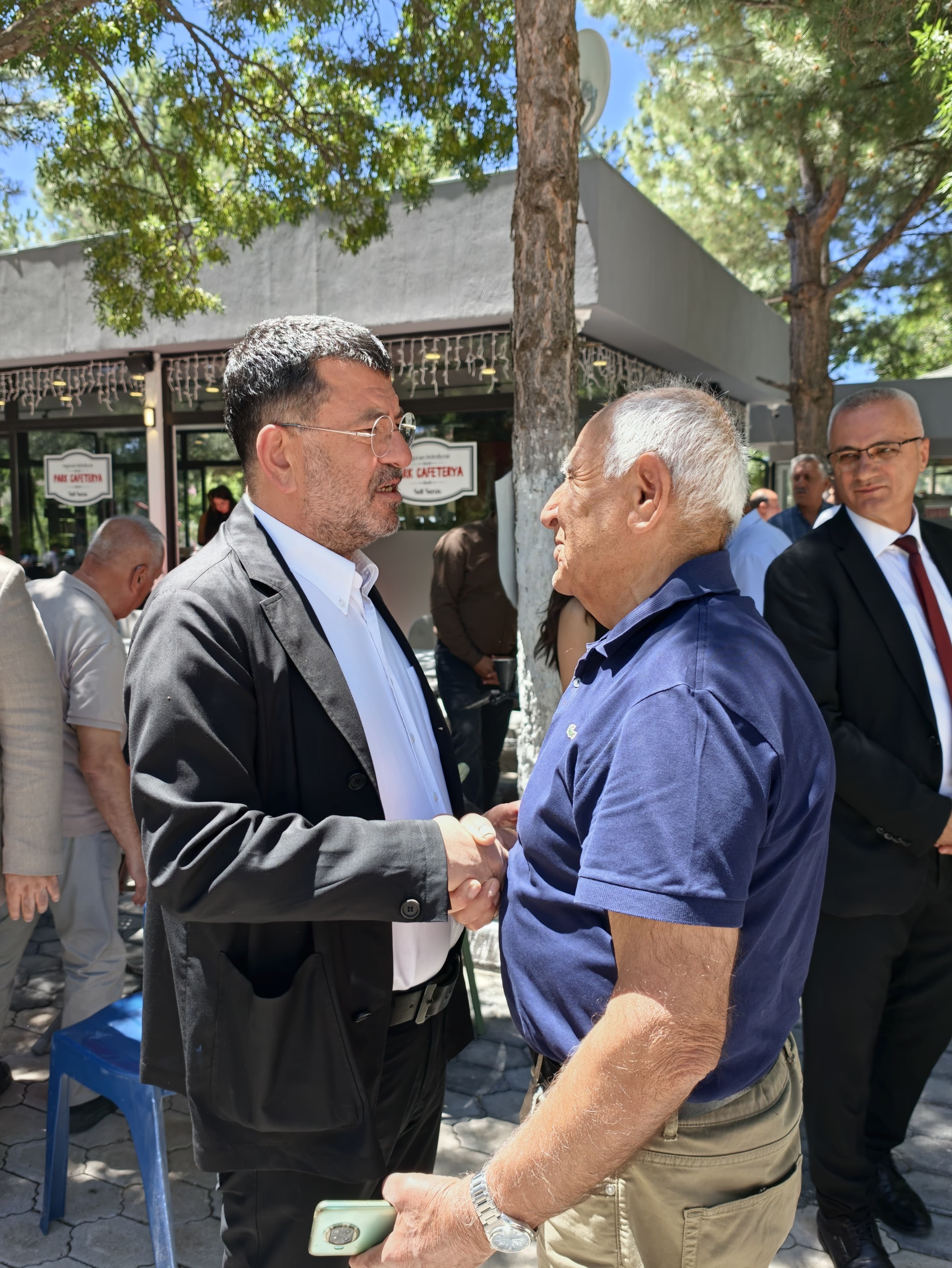 AĞBABA " BENİM ALNIM AK BAŞIM DİKTİR "