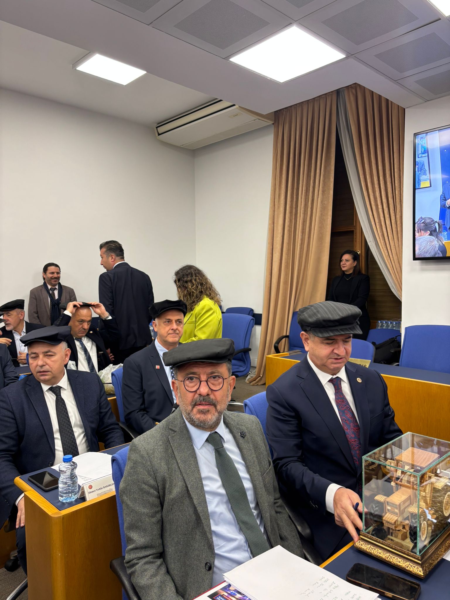 AĞBABA " YONCALININ SULAMA KANALI YOK. ÇAT BARAJ̌I SU TUTMUYOR "