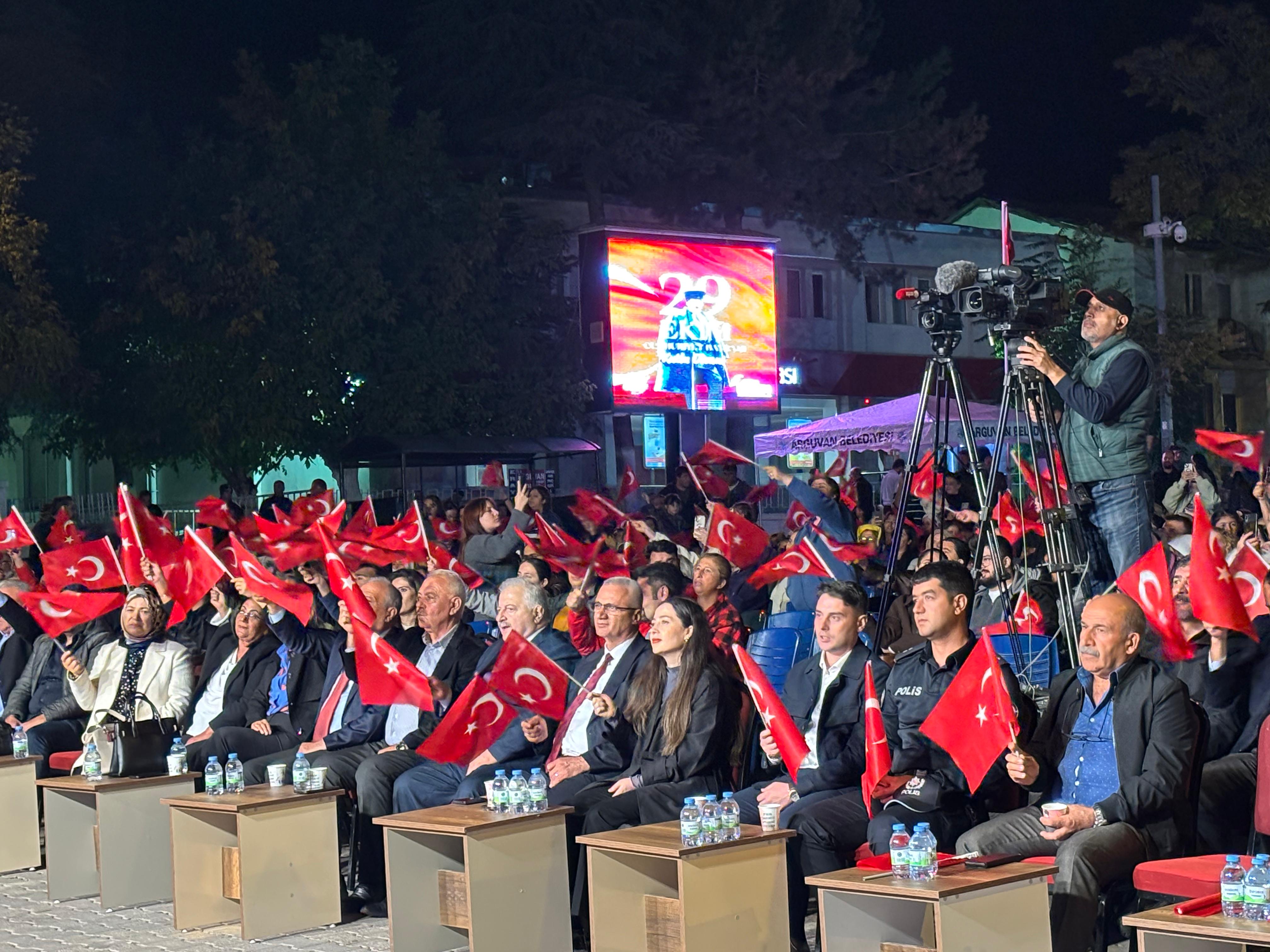 ARGUVANDA CUMHURIYET KONSERİ DÜZENLENDİ
