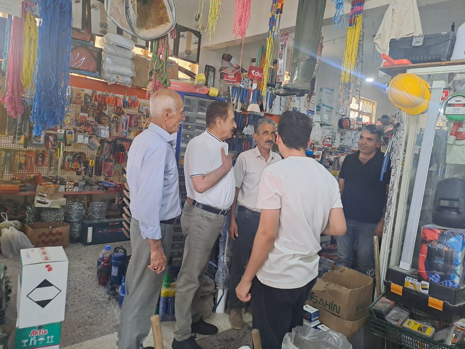 ŞEVKET KESKİNİN HEKIMHAN ESNAFINI ZİYARETİ"  ESNAFIMIZIN HAK VE HUKUKUNUN TAKİPÇISIYİZ " DEDİ