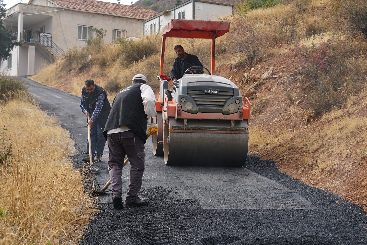 BAŞKAN GEÇİT " HEDEFİMİZ HER MAHALLEDE KONFORLU YASAM "
