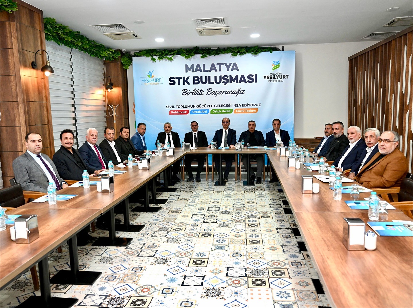 BAŞKAN GEÇİTTEN İŞ DÜNYASIYLA EKONOMİK İSTİŞARE TOPLANTISI..