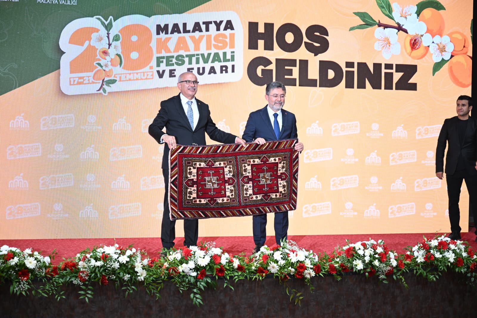 BAKAN YUMAKLI'DAN MALATYA'YA MÜJDE ÜSTÜNE MÜJDE