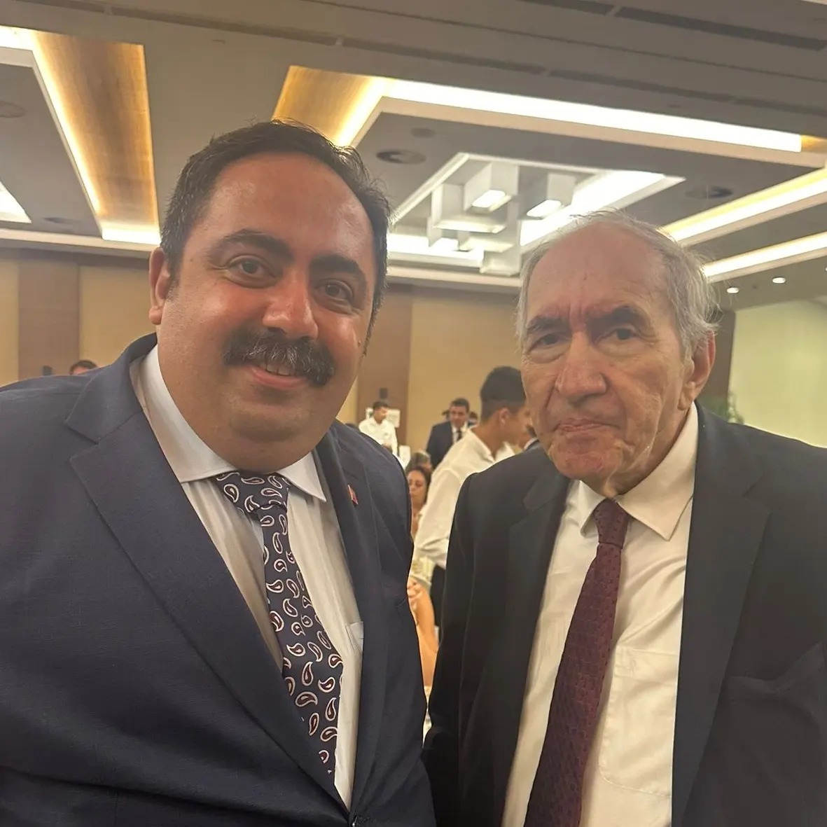 BARIŞ YILDIZ " ALTAN OYMEN TÜRKİYE SİYASETİNİN  VE BASINININ HAFIZASIYDI :