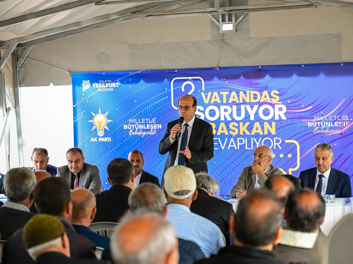 BAŞKAN GEÇİT " İLÇEMIZDE MİLLETLE BÜTUNLEŞEN BELEDİYECİLIK ANLAYIŞI HAKİM OLUYOR "