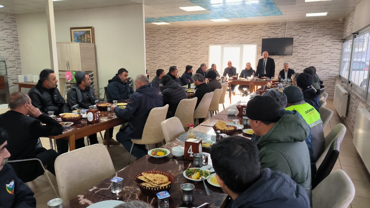 Başkan Zelyurt, karla mücadele eden personelleri tebrik etti  "Gönül Belediyeciliğinde Gönülden Hizmet" 