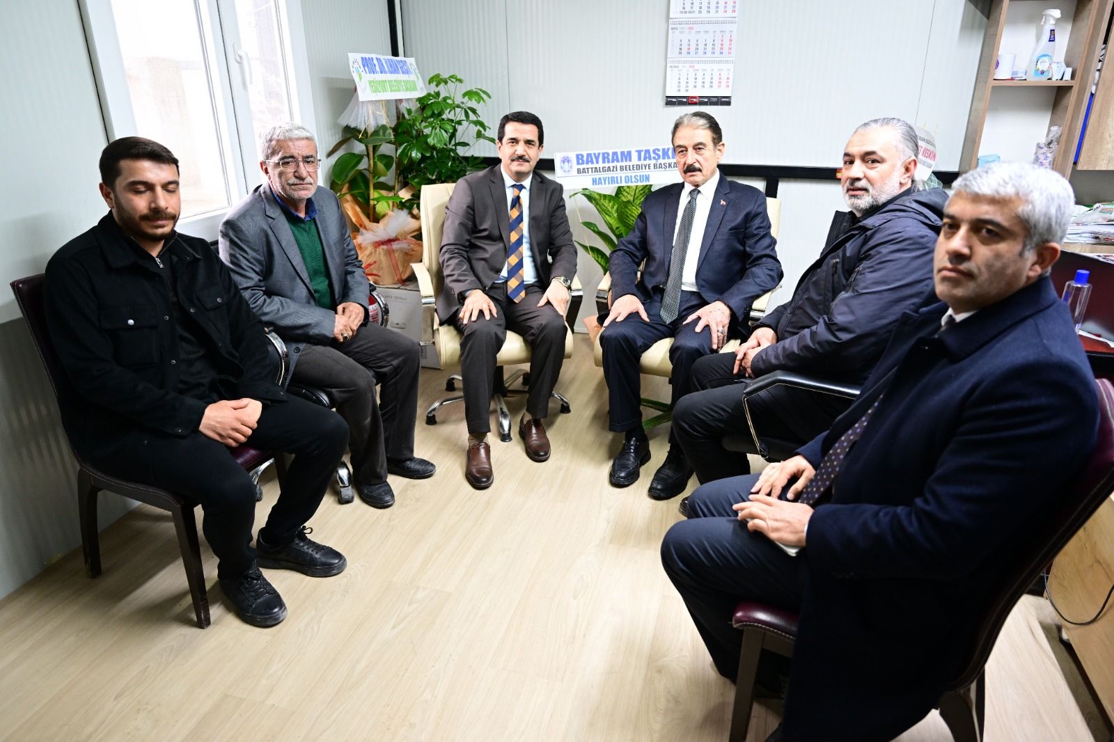 BELEDİYE BAŞKANI TAŞKIN  ESNAF ODA BASKANLARINI ZİYARET ETTİ