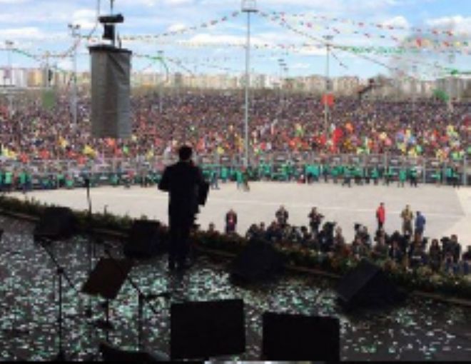 Demirtaş Newroz alanından hükümete müzakere çağrısı yaptı