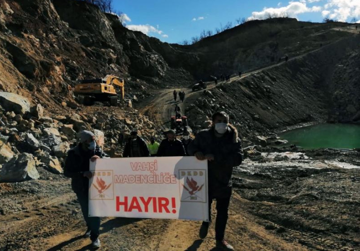Doğanşehir de maden şirketi yolu kapattı, mezraya çıkan köylüyü darp etti    Nayde Erkan  Dayak yiyerek mi yoksa maden tozu yutarak mı öleceğiz?