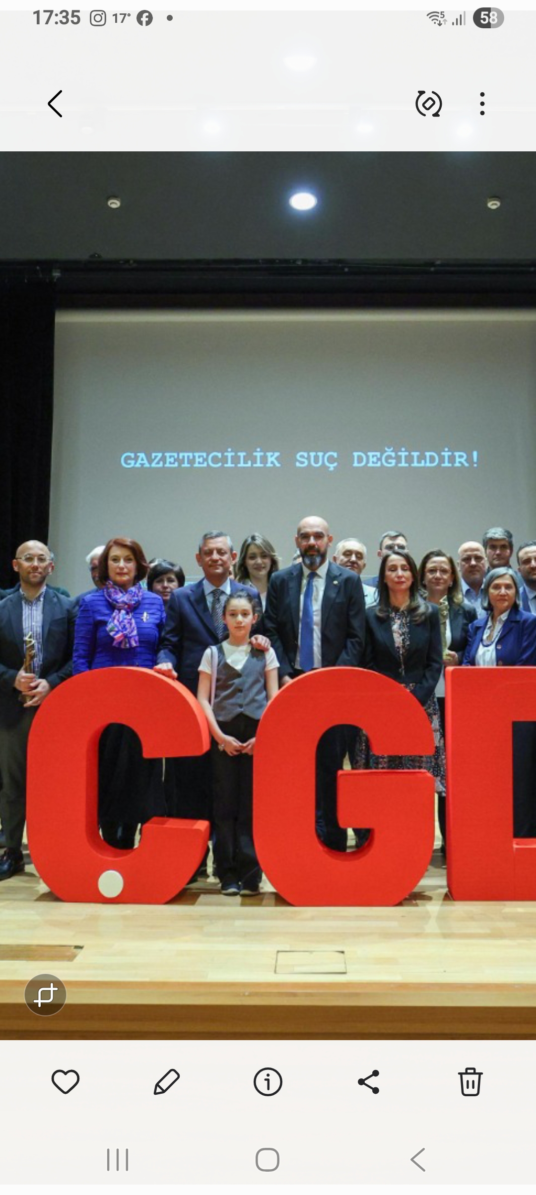 GAZETECİLERE YÖNELEN FİZİKİ  MUDAHALELERİNSONA ERMESİ  AMACIYLA CHP İÇİNDEKİ TARAFLARA. SAĞ DUYU ÇAĞRISI YAPIYORUZ.