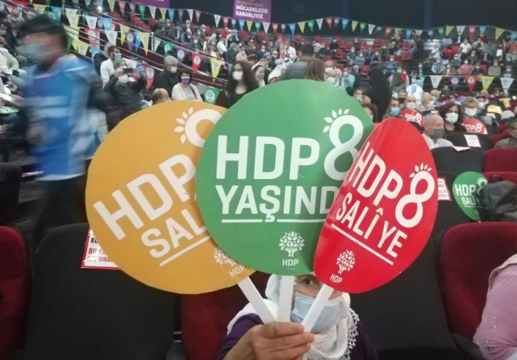 HDP 8. yaşını kutladı