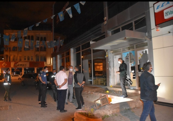 İYİ Parti İl Binasına yapılan saldırının güvenlik kamerası ortaya çıktı