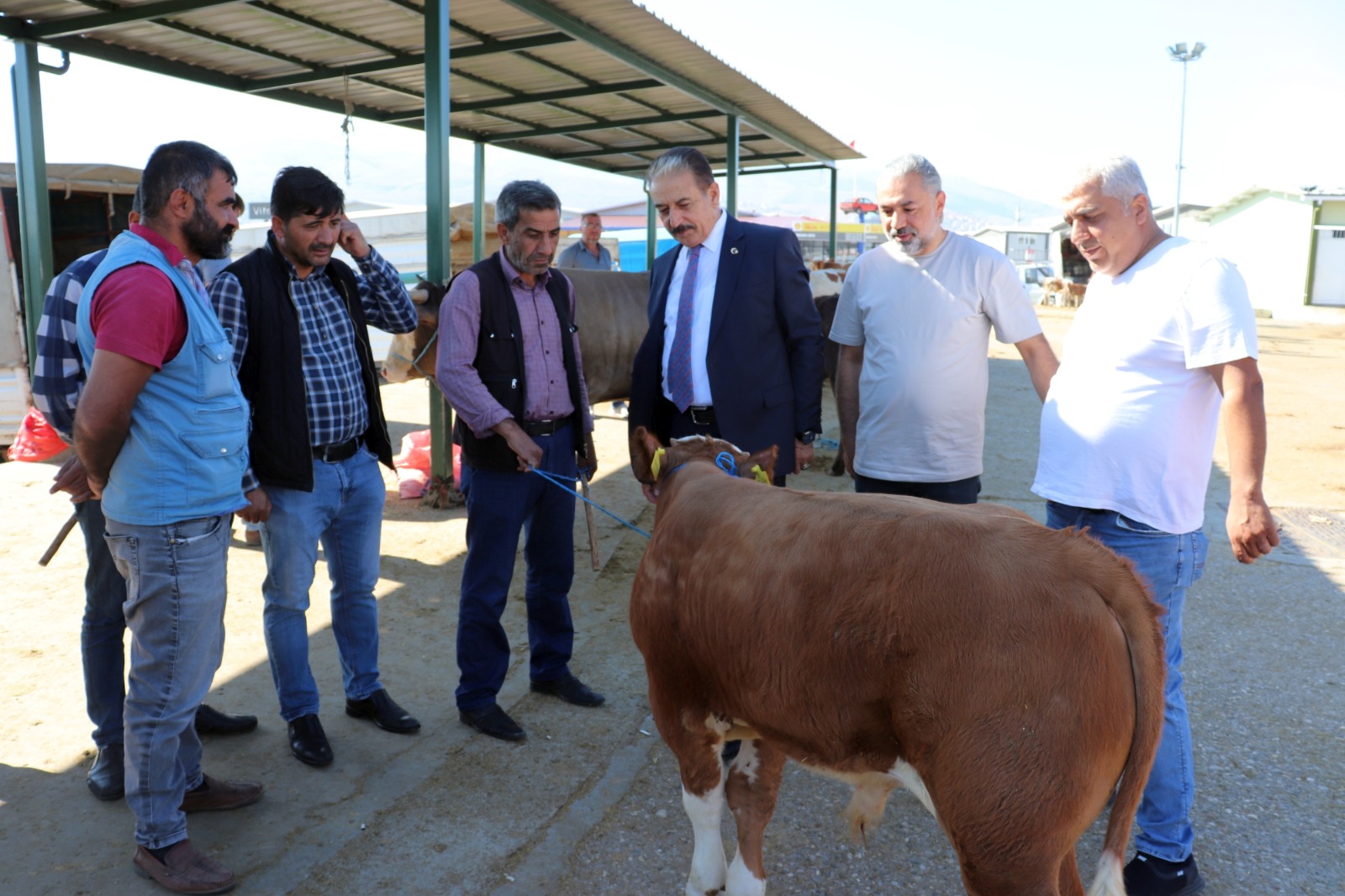 Keskin, “Halkımız kurbanını marketlerde değil, yetiştiriciden ve köylüden alsın”