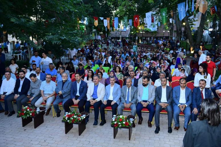 KİRAZ YARIŞMASINDA ÖDÜLLER SAHİPLERİNİ BULDU, ÇIRMIKTI'DA TÜRKÜ DOLU BİR GECE