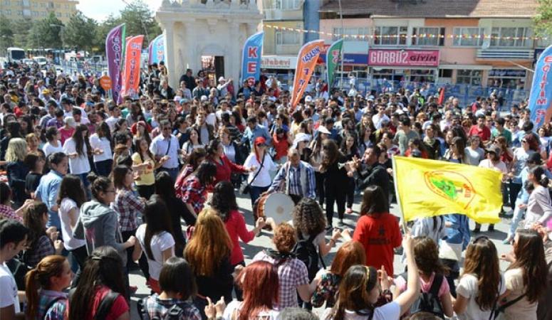 Malatya da 1 Mayıs kutlamaları emeksiz üst kavşağında saat 11 de
