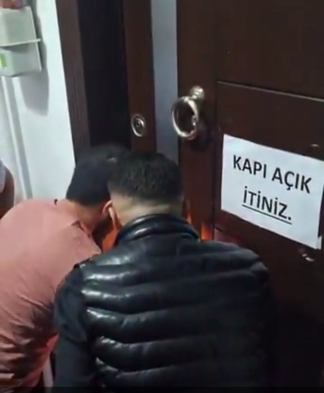MALATYA DA CHP NİN KAPISI GECE YARISI ZORLANDI
