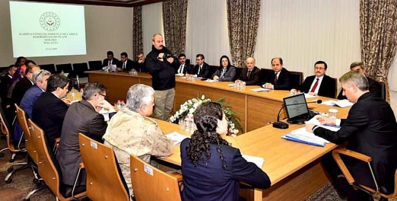 Malatya valisinin dikkatine     VALİLİKTE KADINA ŞİDDETİN TARTIŞILDIĞI GÜN VE SAATTE  11 KADINA EMNİYETTE ŞİDDET VE GÖZALTI