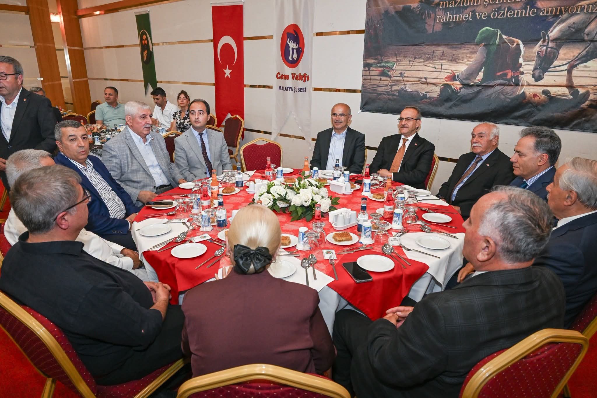 MUHARREM ORUCU  ORUÇ AÇMA LOKMASINDA CANLAR BİR ARAYA GELDİ