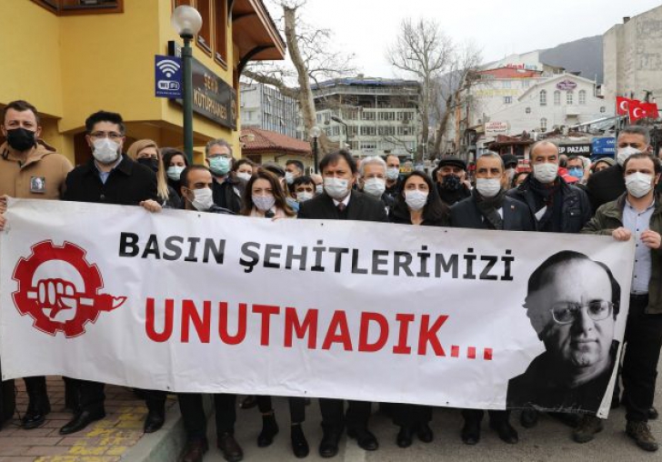 Polis engeline rağmen Uğur Mumcu Bursada ÇGD tarafında anıldı
