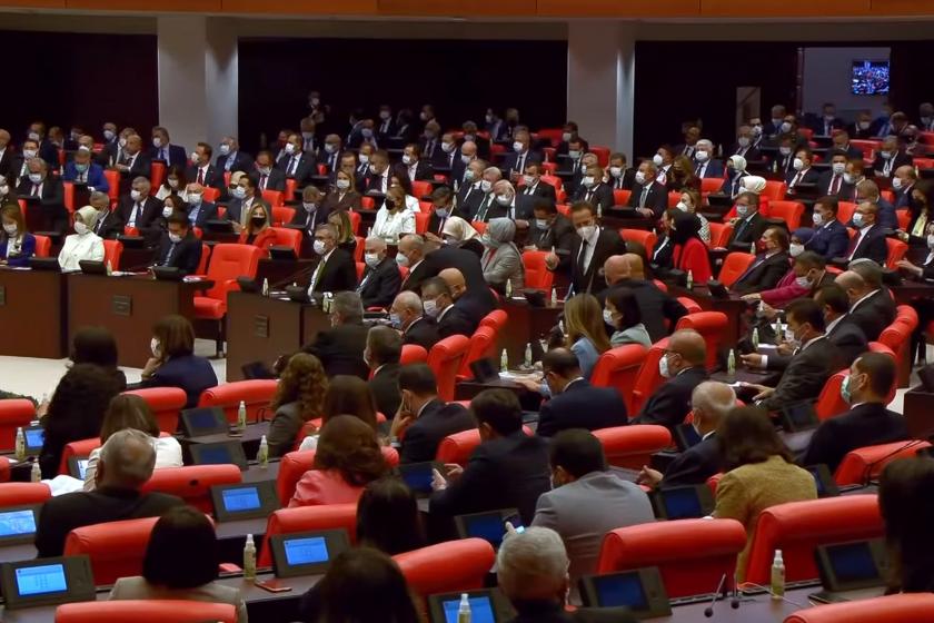 Sansür yasası Mecliste | Sibel Hürtaş:  Halkı yanıltıcı bilgi neye ve kime göre belirlenecek?