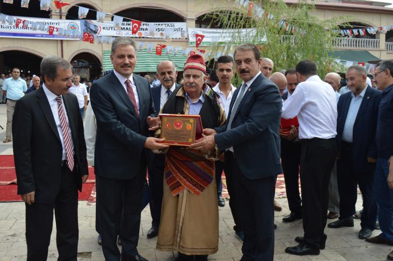 Şed Kuşatma Töreni Yapıldı, Yılın Ahileri Ödüllerini Aldı