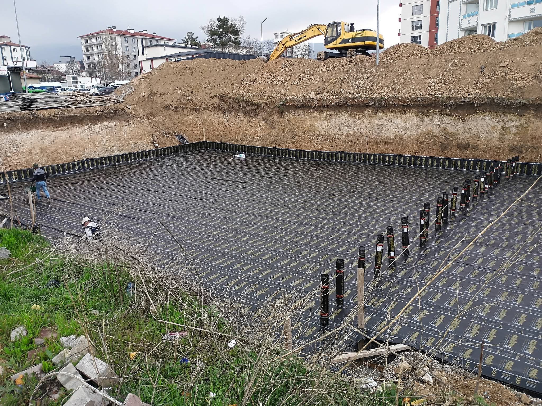 TESLİM ABDAL CEM EVİ  İNŞAATI TEMEL BETONU ATILIYOT