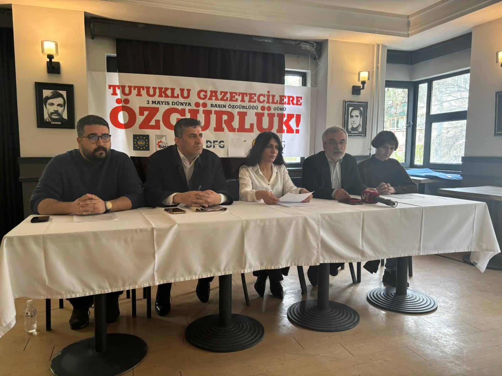 TÜRKİYE BASINI HER GEÇEN KENDİ TARİHİNE YAKIŞMAYACAK GÜNLER YAŞIYOR