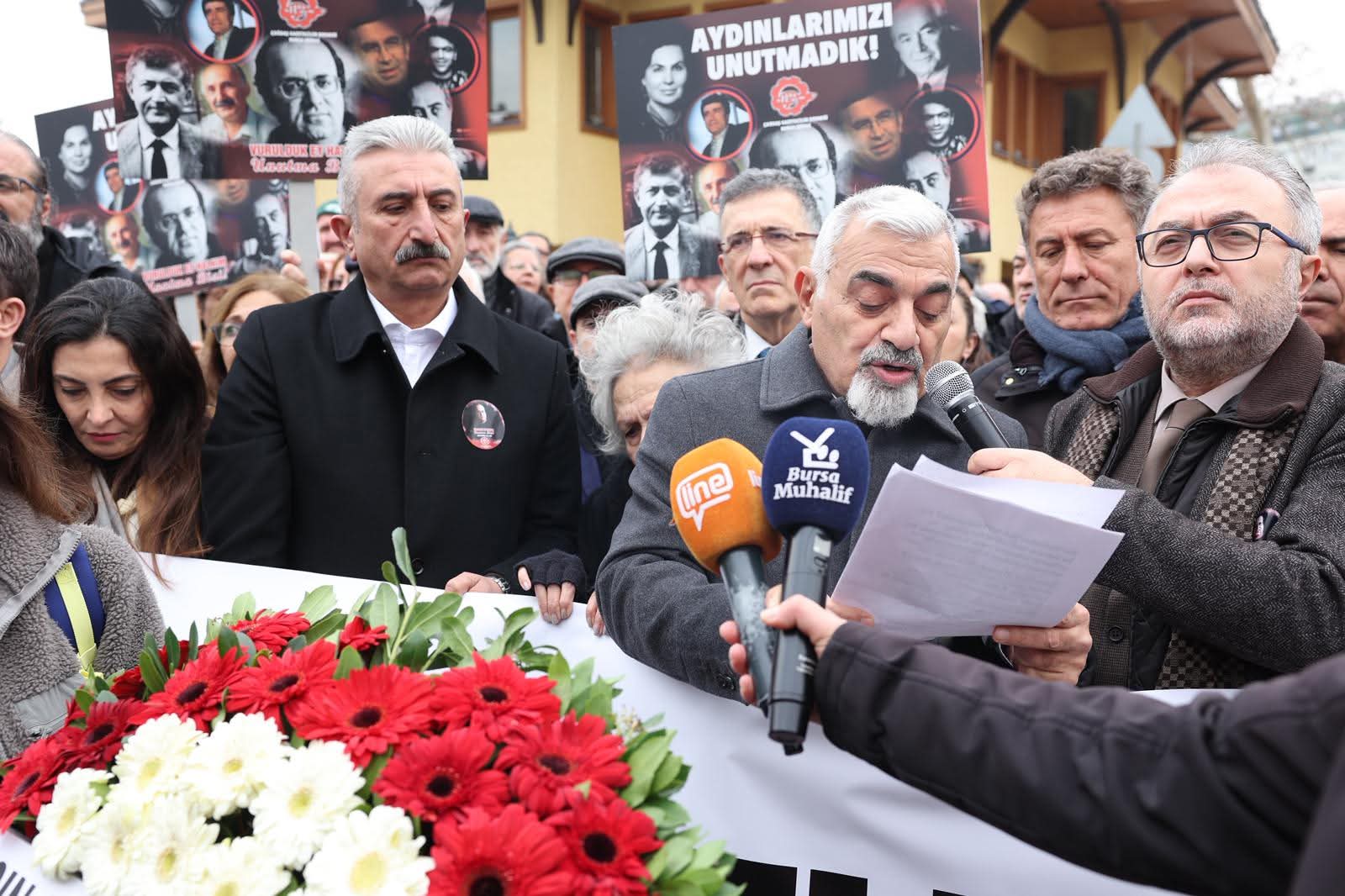 UĞUR MUMCU; BURSADA VE TÜRKİYENIN HER YERİNDE SEVGI SELİ İLE ANILDI