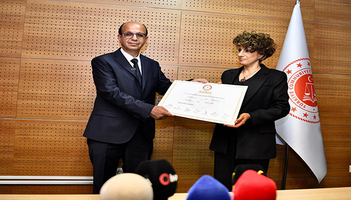 Yeşilyurt Belediye Başkanlığına Seçilen Prof.Dr.İlhan Geçit Mazbatasını Aldı