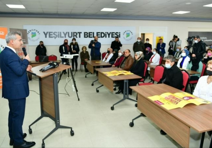 Yeşilyurt belediyesi ve il emniyet müdürlüğü işbirliğiyle (kades) bilgilendirme semineri düzenlendi    Bilinçli Kadın, Güçlü Toplum