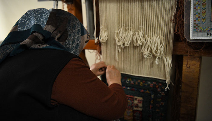 Yeşilyurt’lu Kadınlar, Geleneksel Halı Dokumacılığını Yaşatıyorlar