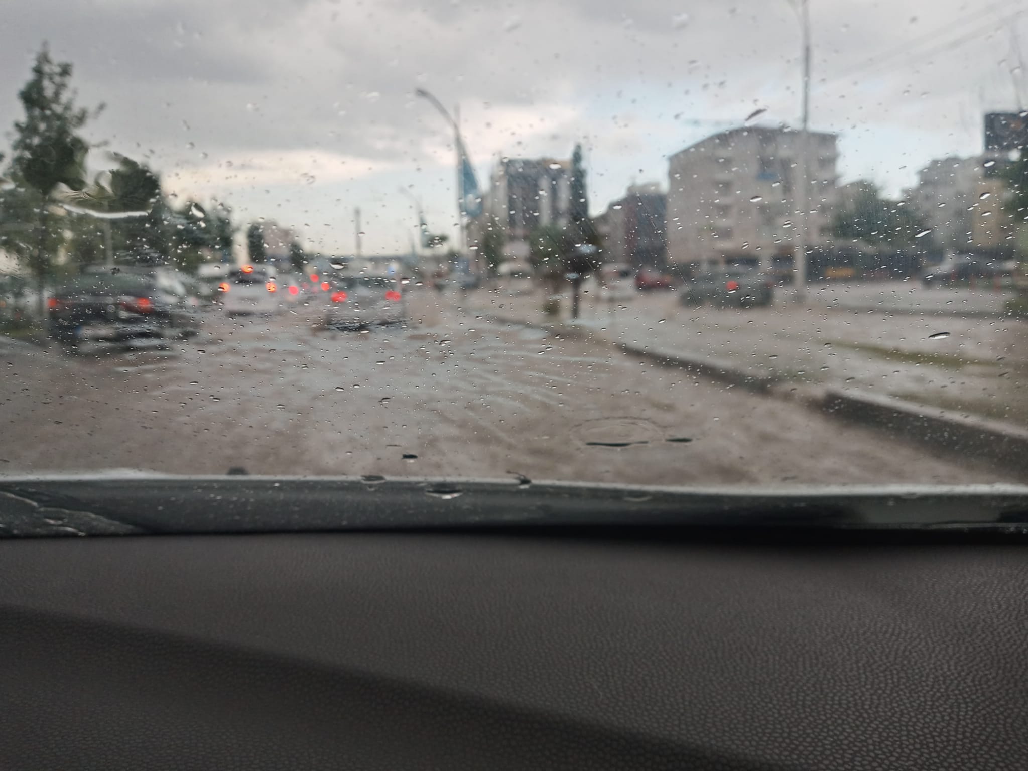 ŞEHİR SEL VEE DOLUYA TESLİM OLDU ALT YAPI SINIFTA KALDI.