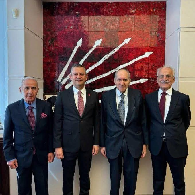 ÖZGÜR ÖZEL CHP DE İSTİFA ETTİ