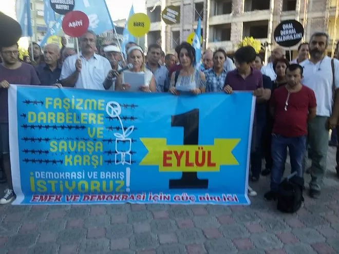 Faşizme, Darbelere, Savaşa Karşı Demokrasi Ve Barış İstiyoruz!