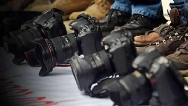 SETA, gazetecileri fişledi