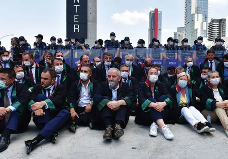 Cumhuriyet bizim kanımızla yazdığımız Bir gerçektir.