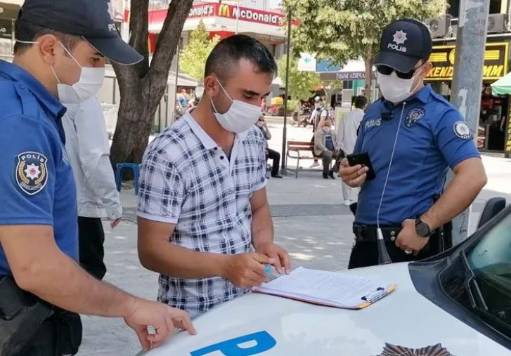 "POLİSİN PANDEMİ MASKE CEZASI GEÇERSİZMİŞ