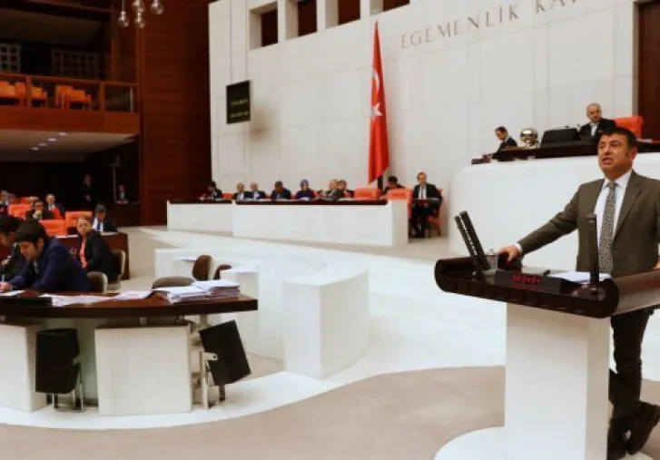 Ağbaba "Ülkeyi vekiller değil troller yönetiyor"