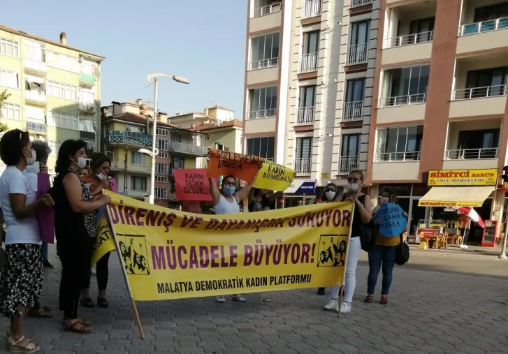 Malatya kadın platformu " HAYATLARIMIZDAN DA HAKLARIMIZDAN DA VAZGEÇMEYECEĞİZ! "