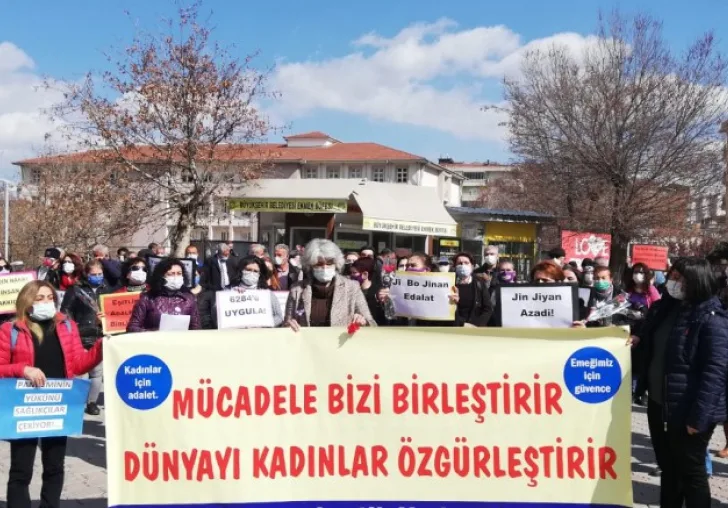 KADINLAR KAZANACAK, EMEK KAZANACAK! EŞİT VE ÖZGÜR BİR HAYAT İSTİYORUZ