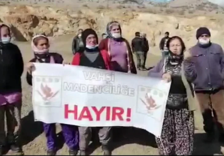 "Kepçenin altına yatarım ezsinler, ya da buradan da vazgeçsinler