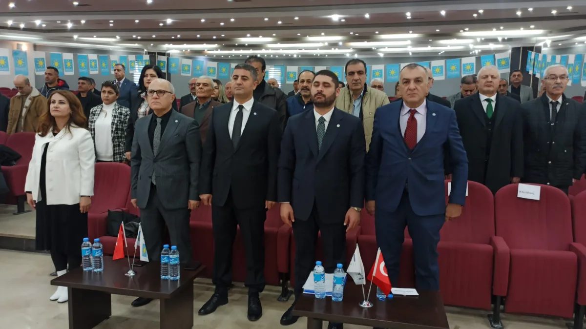 İYİ Parti Yeşilyurt İlçe Kongresi Şehit Ömer Halisdemir Konferans salonunda gerçekleştirildi.