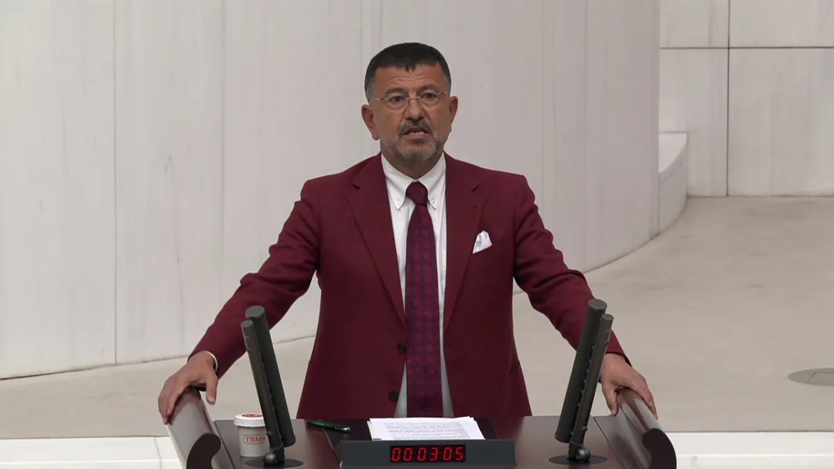 AĞBABA: “MERİH DEMİRAL’IN GÖZLERİNDEN ÖPÜYORUZ”