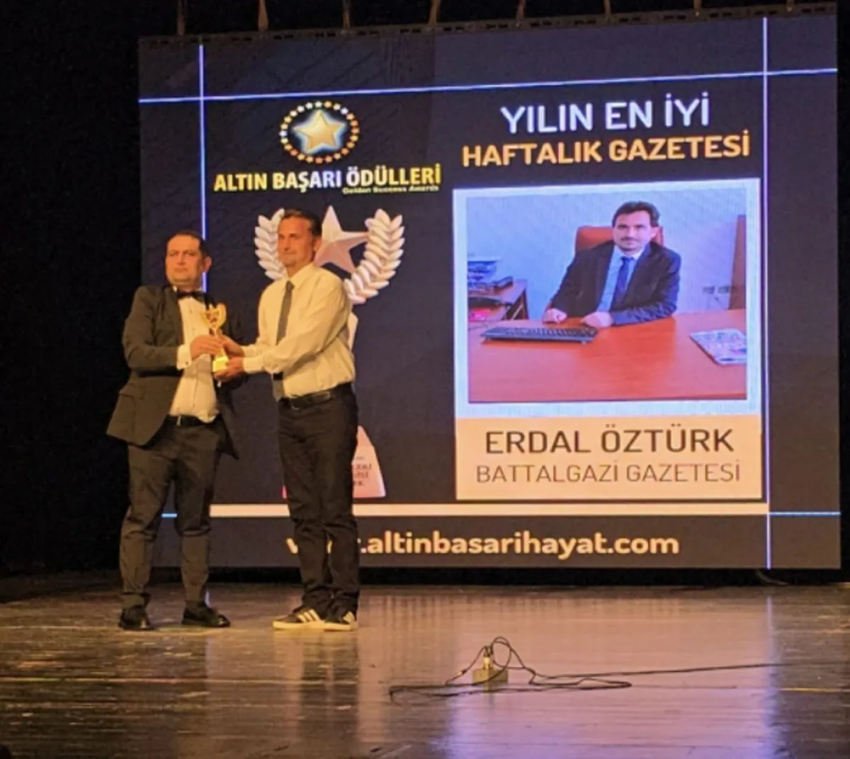 MALATYA " BATTALGAZI " GAZETESİ'NE ALTUN BAŞARI ÖDÜLÜ