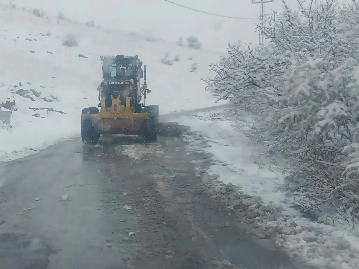 BATTALGAZİ BELEDİYESİNDEN KAR YAĞIŞINA KARŞI HIZLI MÜDAHELE