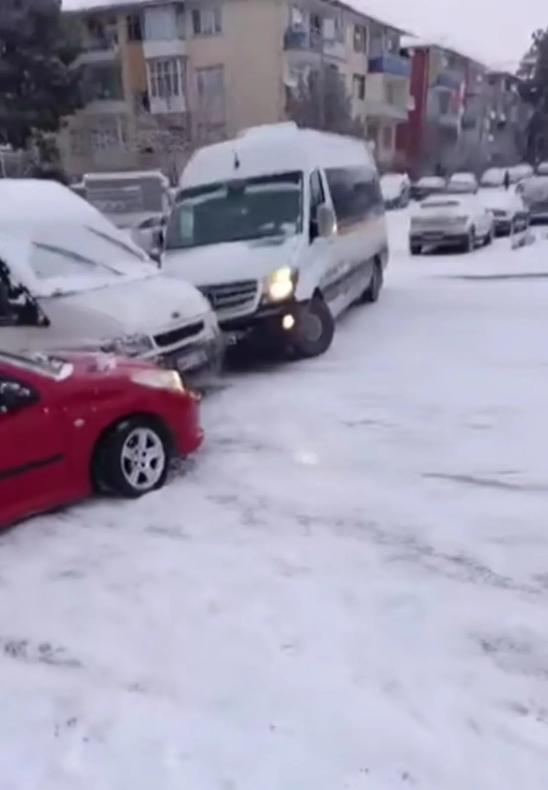 BELEDİYELERIN "TEYAKKUZDA " BEKLEDİĞİ MALATYA 3 CM KARDA SINIFTA KALDI